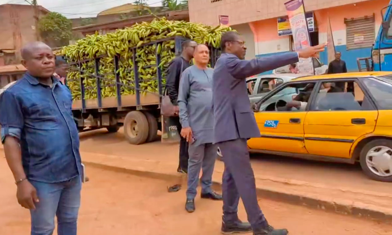 Yaoundé: Luc Messi Atangana lance la reconstruction de la route affaissée de Mvog Betsi Yaoundé: Luc Messi Atangana lance la reconstruction de la route affaissée de Mvog Betsi